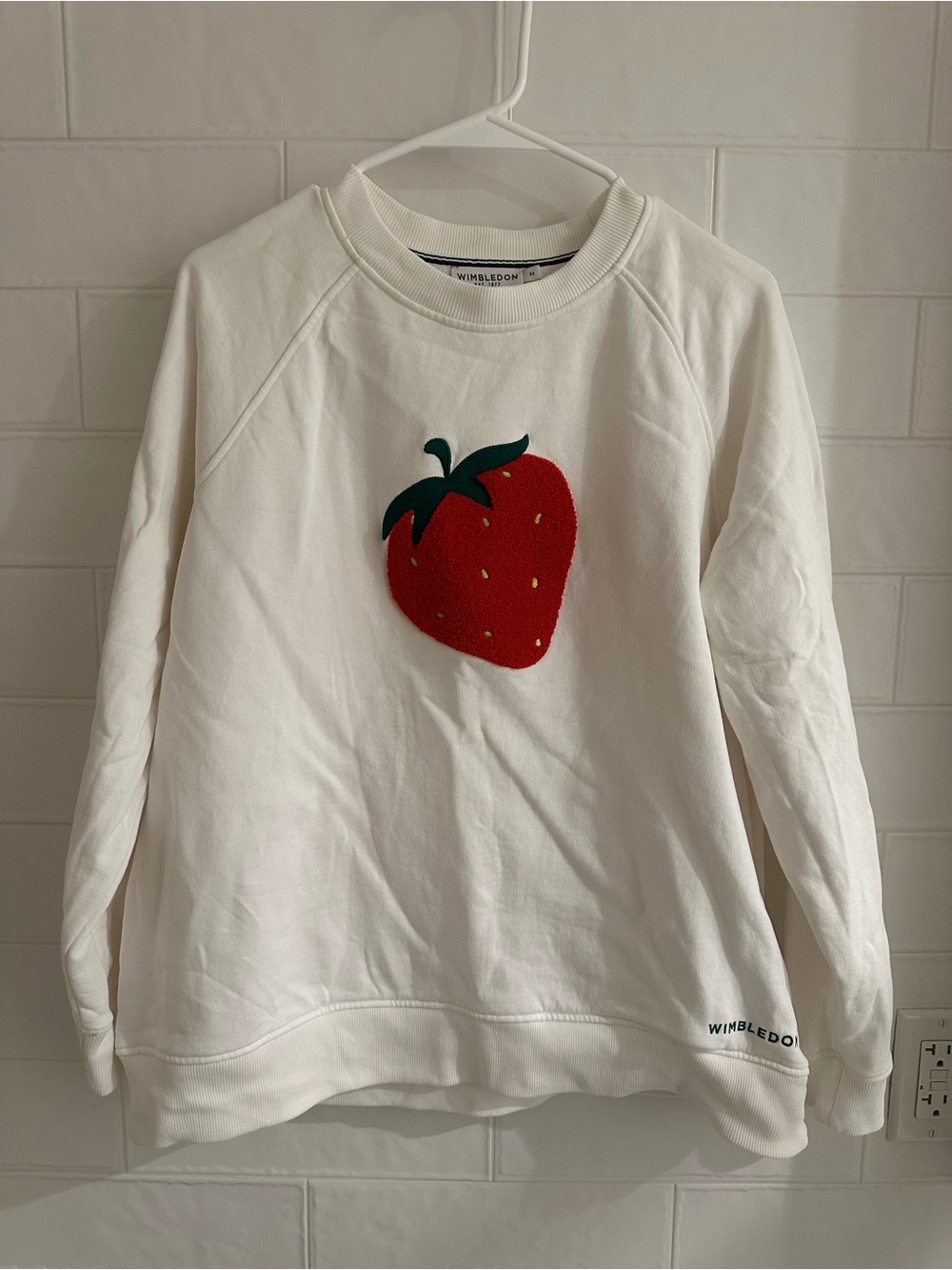 Wimbledon Strawberry Women’s Sweatshirt Size M Medium White Pullover